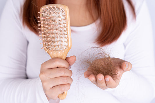 Desvendando a Queda de Cabelo após a Bariátrica: Causas, Soluções e a Importância da Suplementação Nutricional Completa